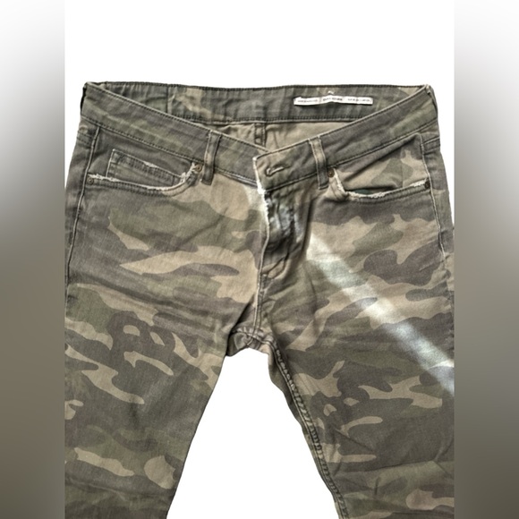 ZARA Women’s Camouflage Low-Rise Denim Jeans - Picture 3 of 7